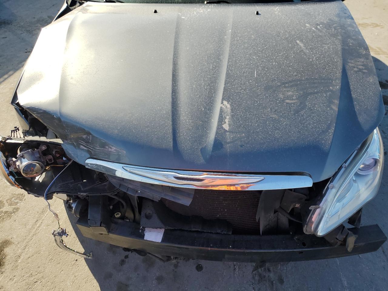 2013 Chrysler 200 - Image 11