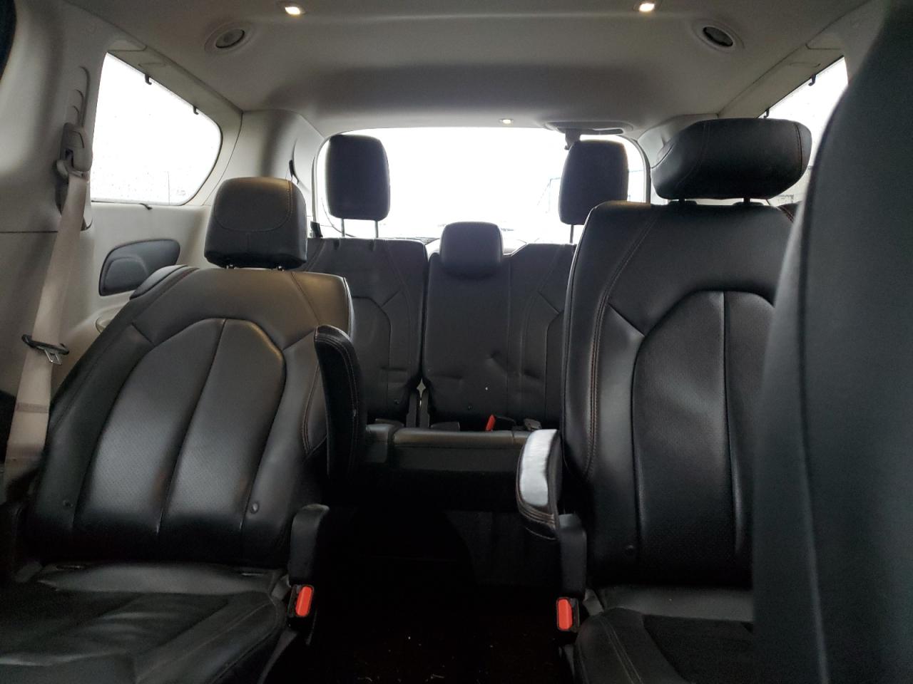 2019 Chrysler Pacifica - Image 10
