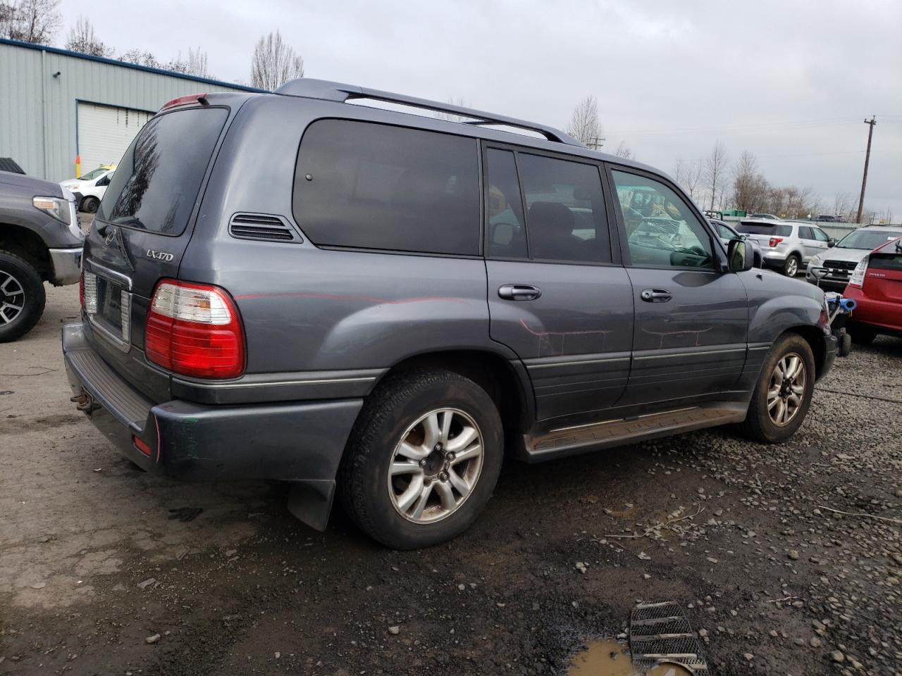 2004 Lexus LX - Image 3