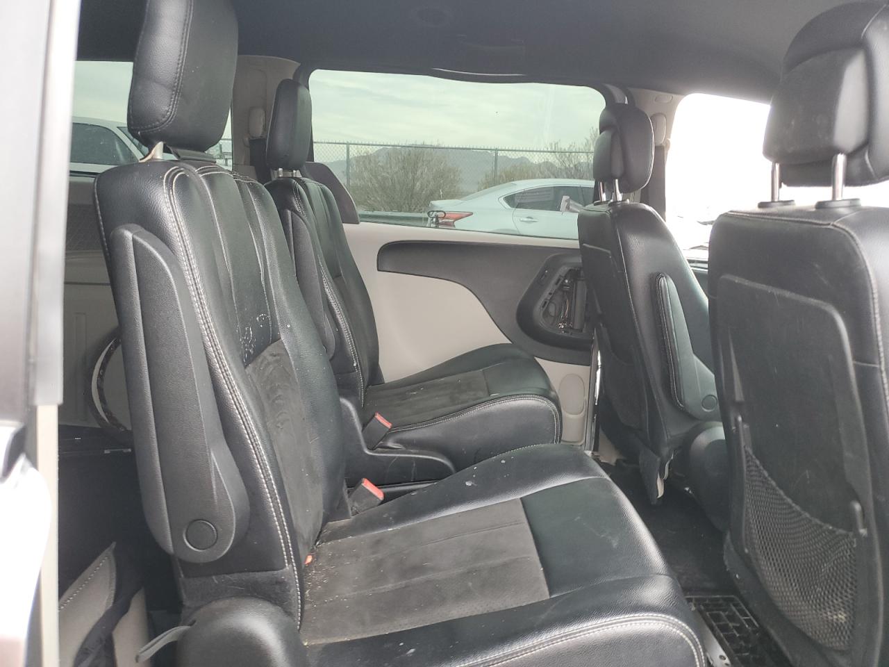 2019 Dodge Caravan - Image 11