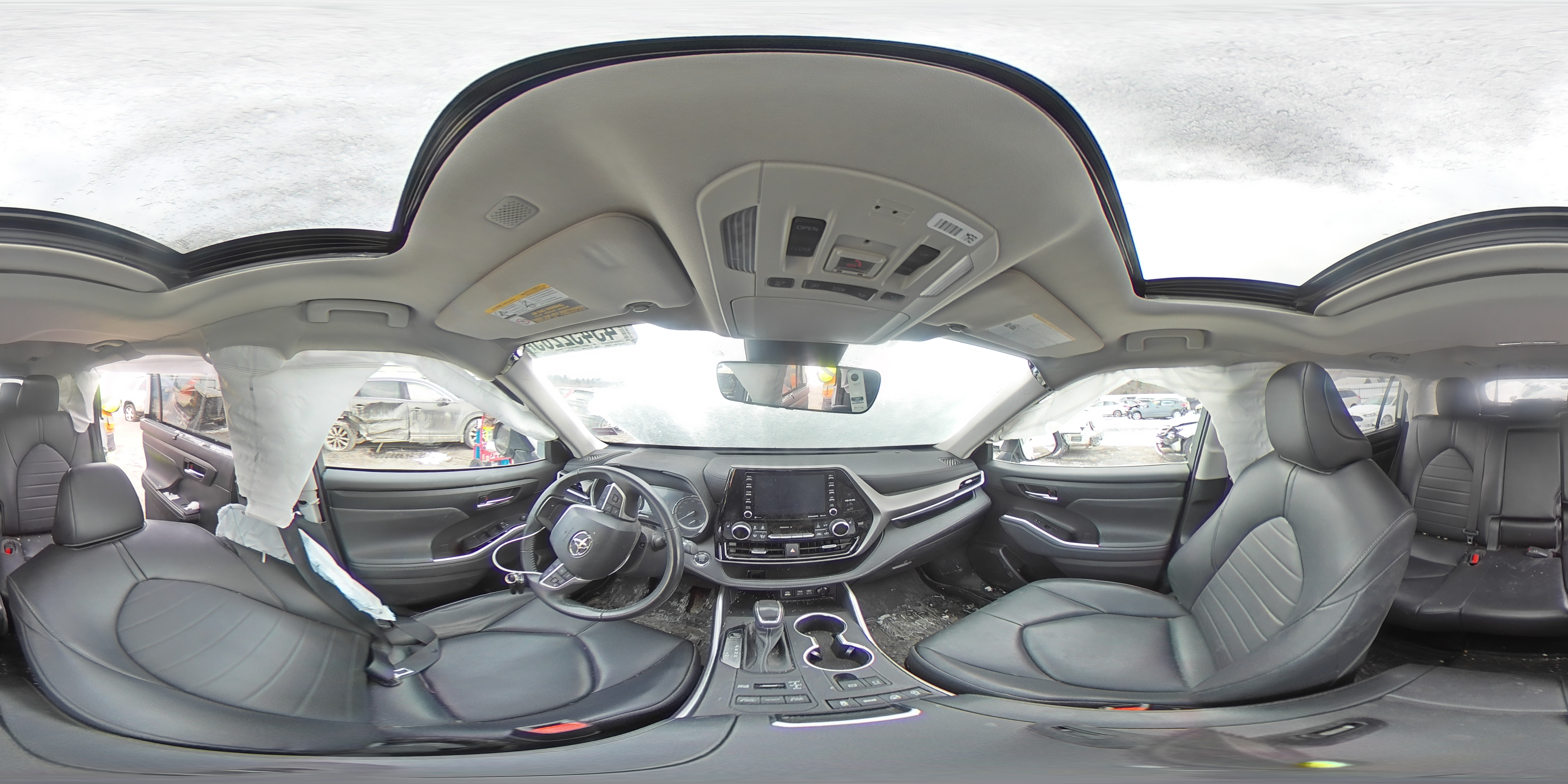 2022 Toyota Highlander - Image 14