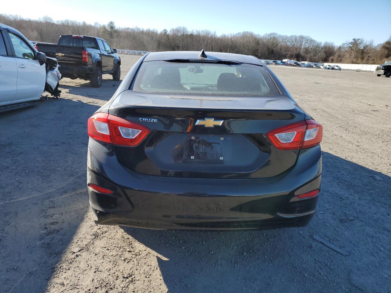 2017 Chevrolet Cruze - Image 6