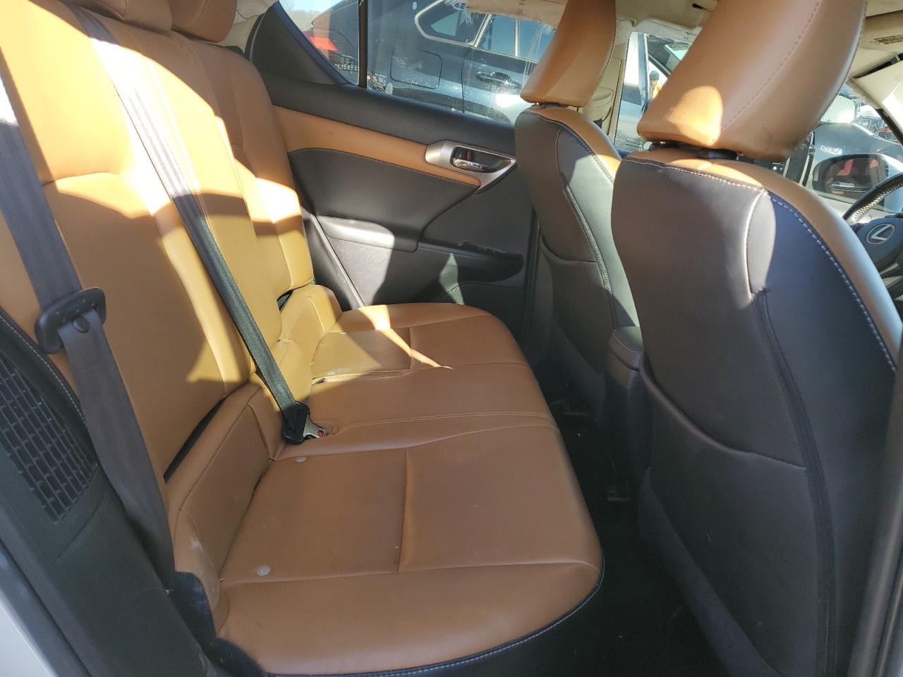 2015 Lexus CT - Image 10