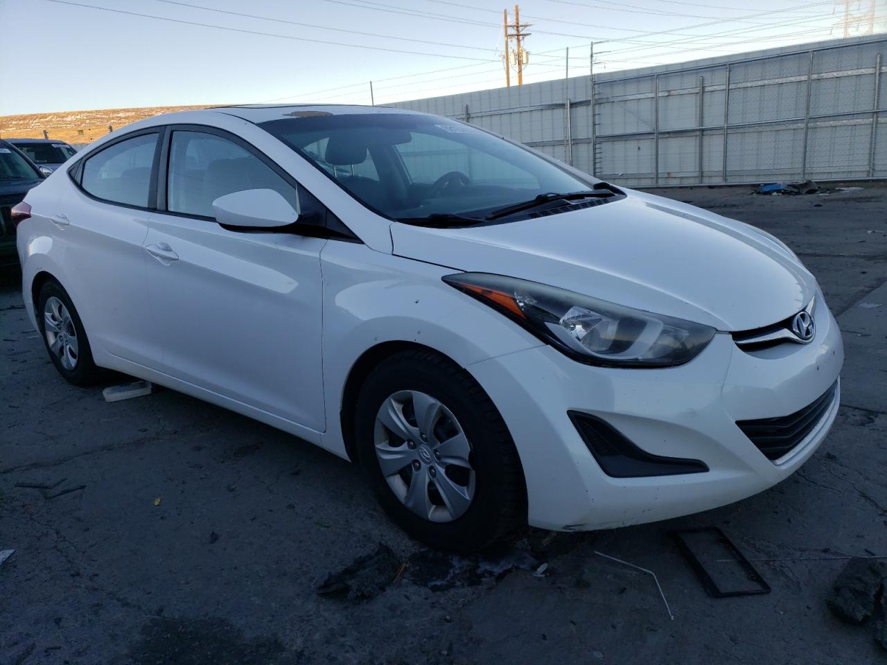2016 Hyundai Elantra - Image 4