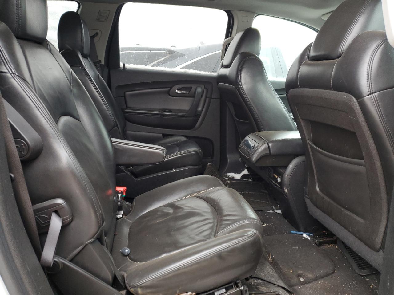 2011 Chevrolet Traverse - Image 11