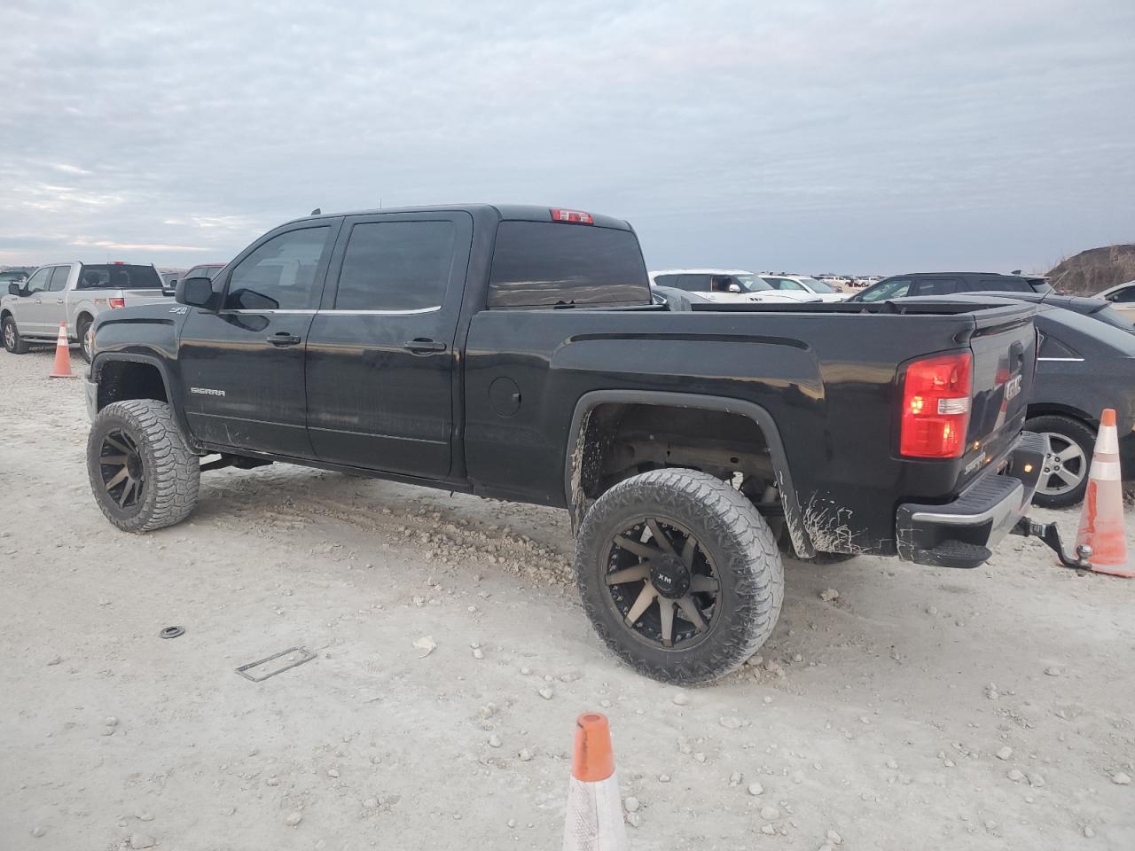 2016 GMC Sierra - Image 2