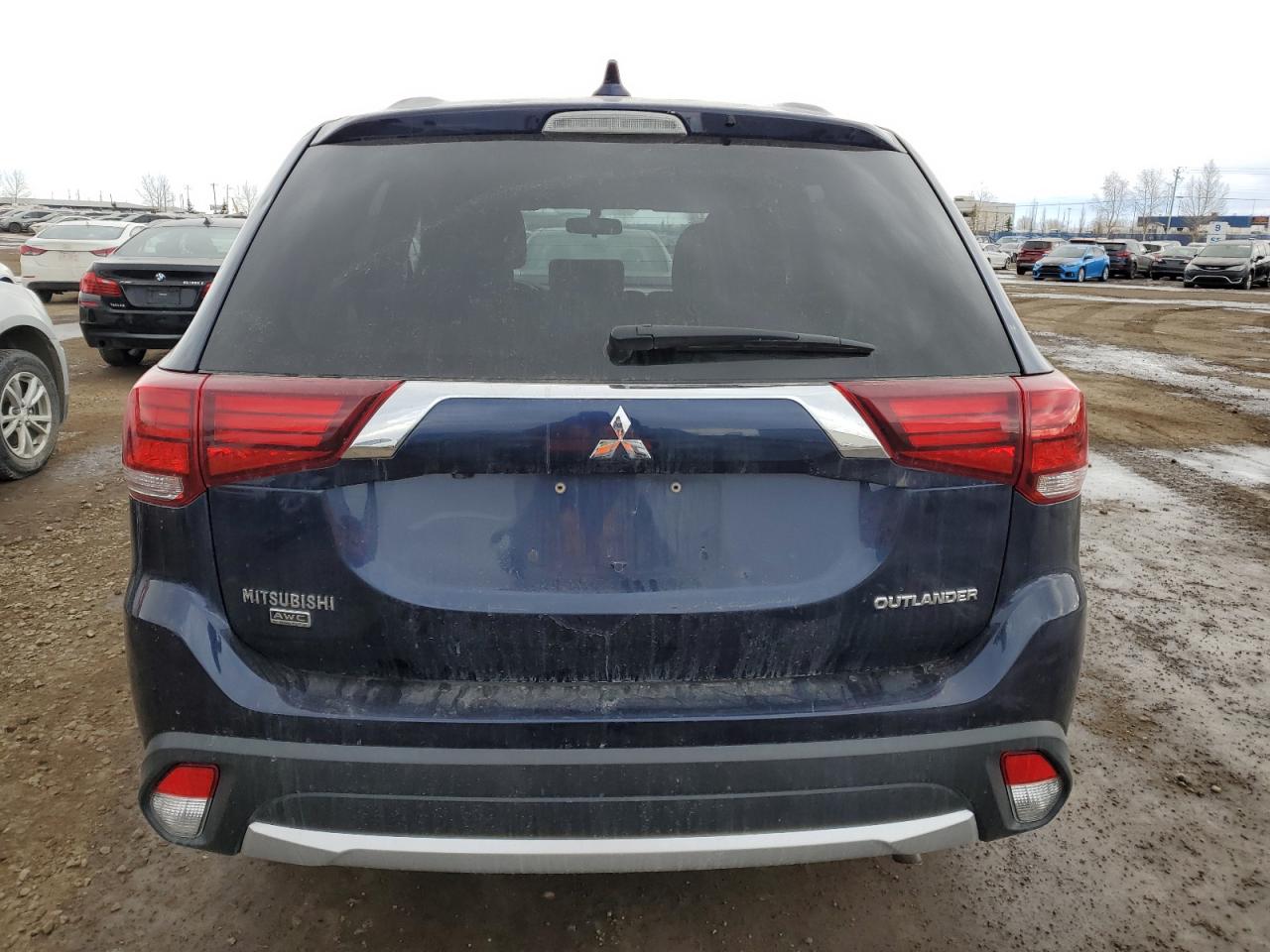2018 Mitsubishi Outlander - Image 6