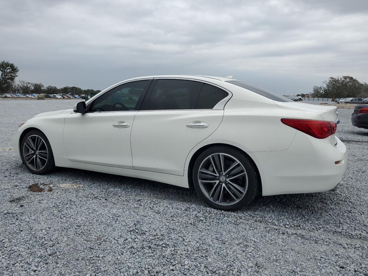 VIN JN1AV7AP0EM692306 2014 INFINITI Q50 no.2