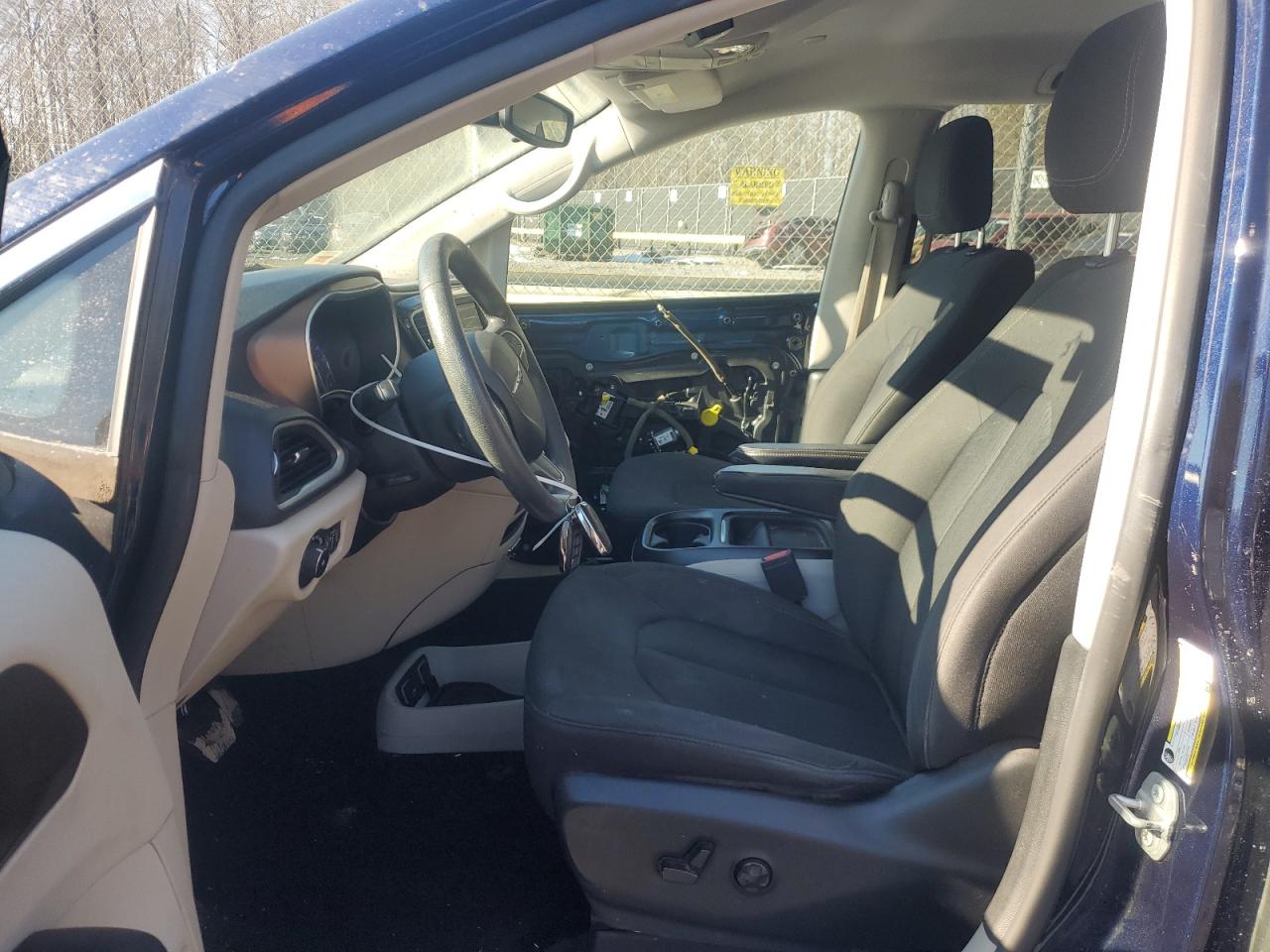 2018 Chrysler Pacifica - Image 7