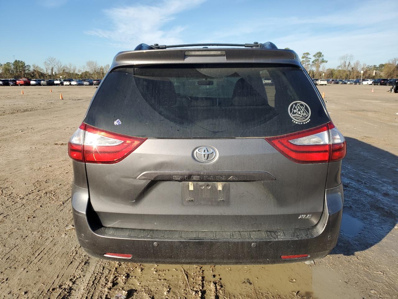 2017 Toyota Sienna - Image 6