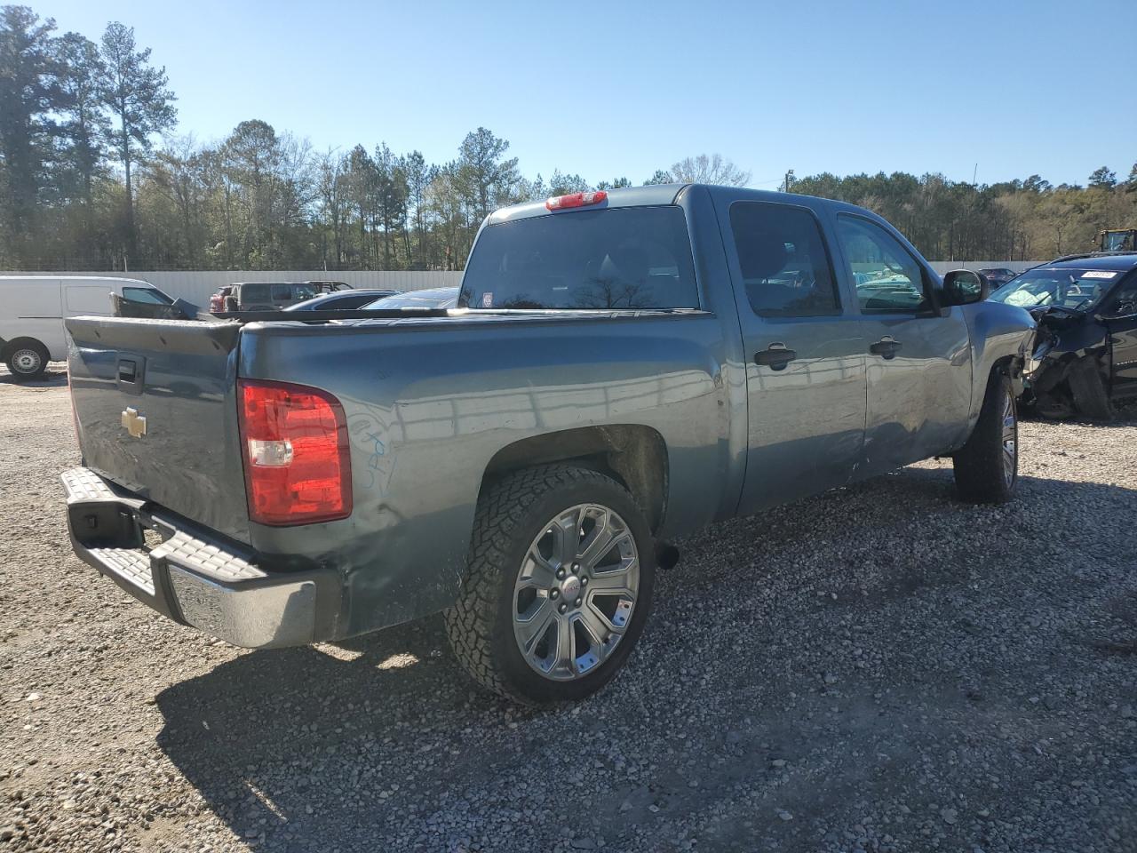 2012 Chevrolet Silverado - Image 3