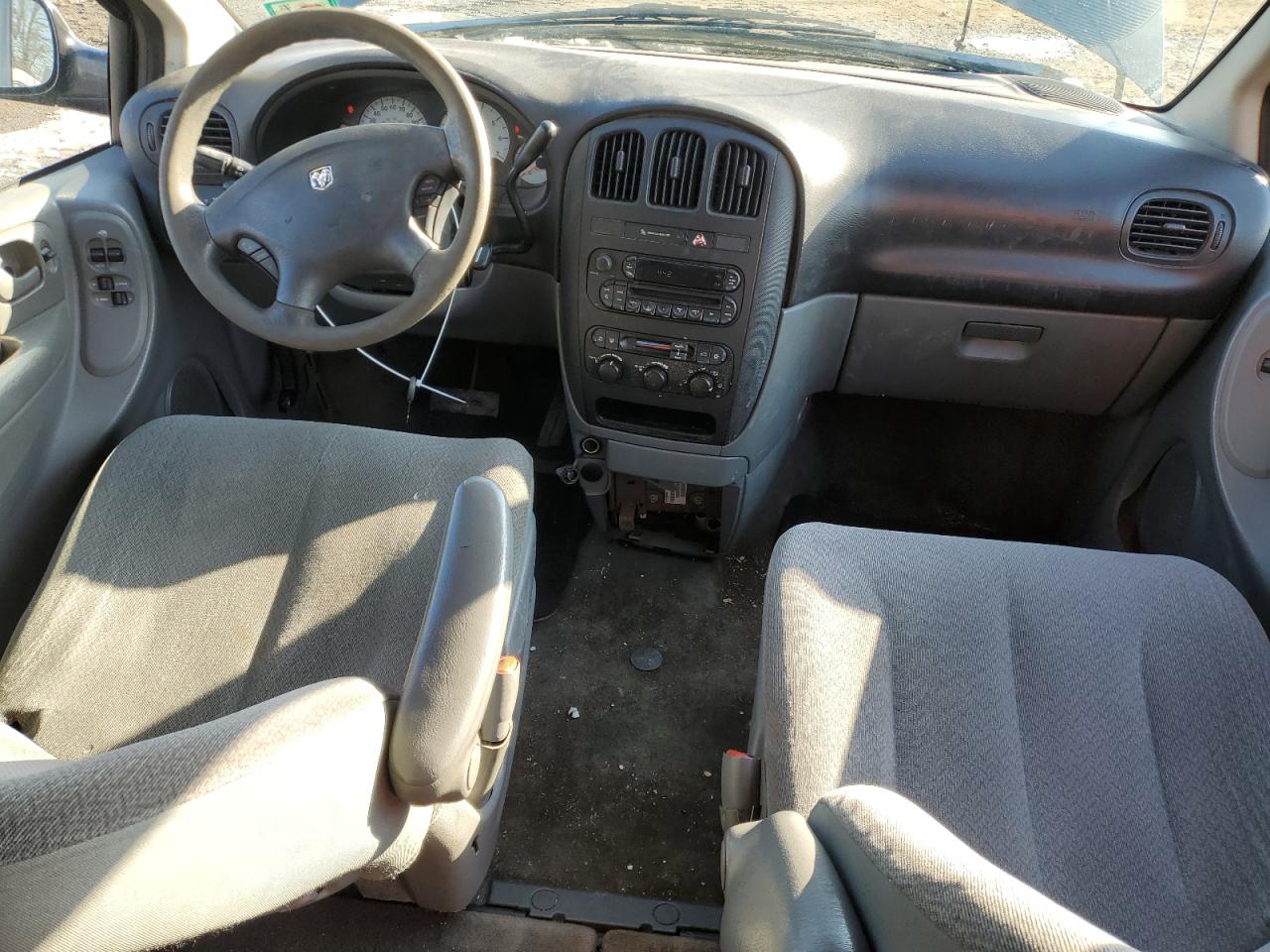 2005 Dodge Caravan - Image 8