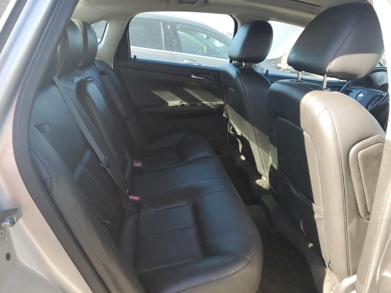 2011 Chevrolet Impala - Image 10