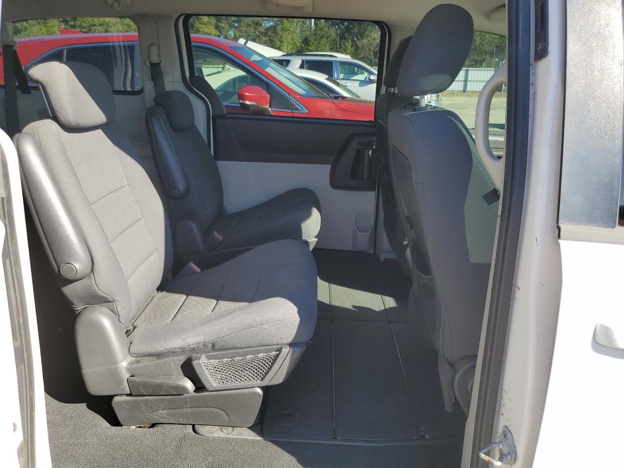 2009 Dodge Caravan - Image 11