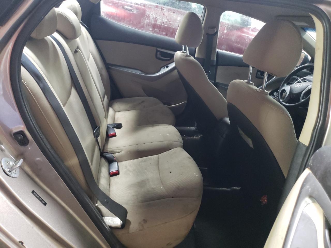 2016 Hyundai Elantra - Image 10