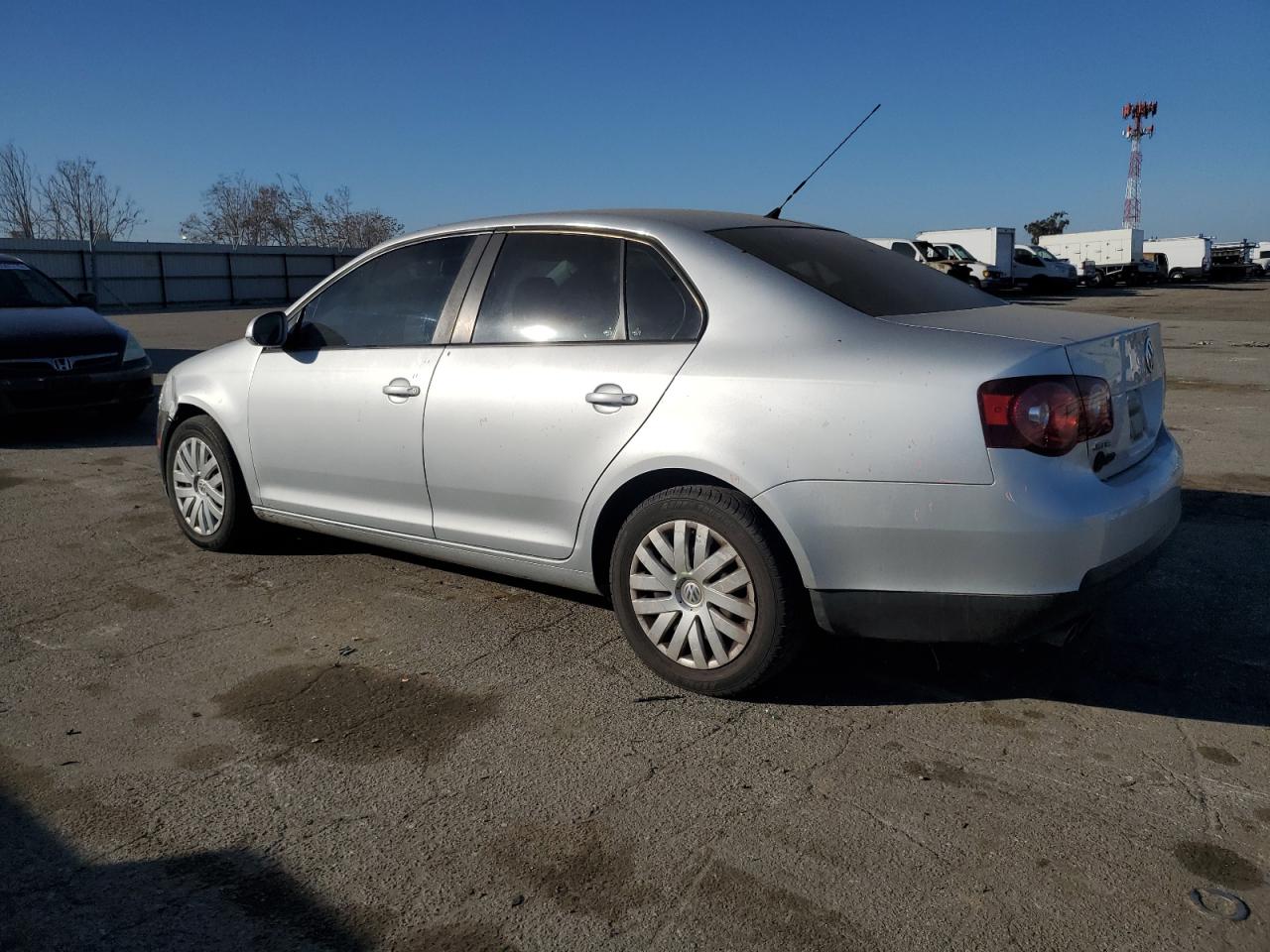 2010 Volkswagen Jetta - Image 2
