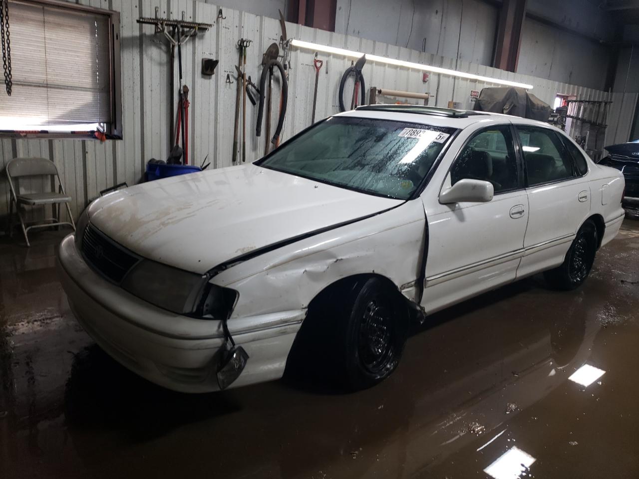1999 Toyota Avalon - Image 1