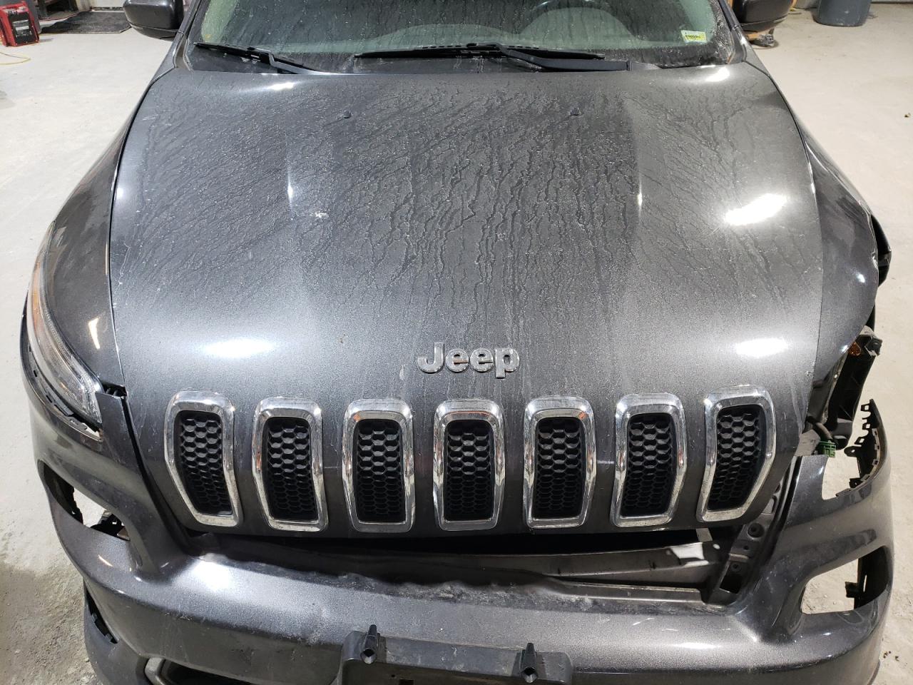 2017 Jeep Grand Cherokee - Image 12