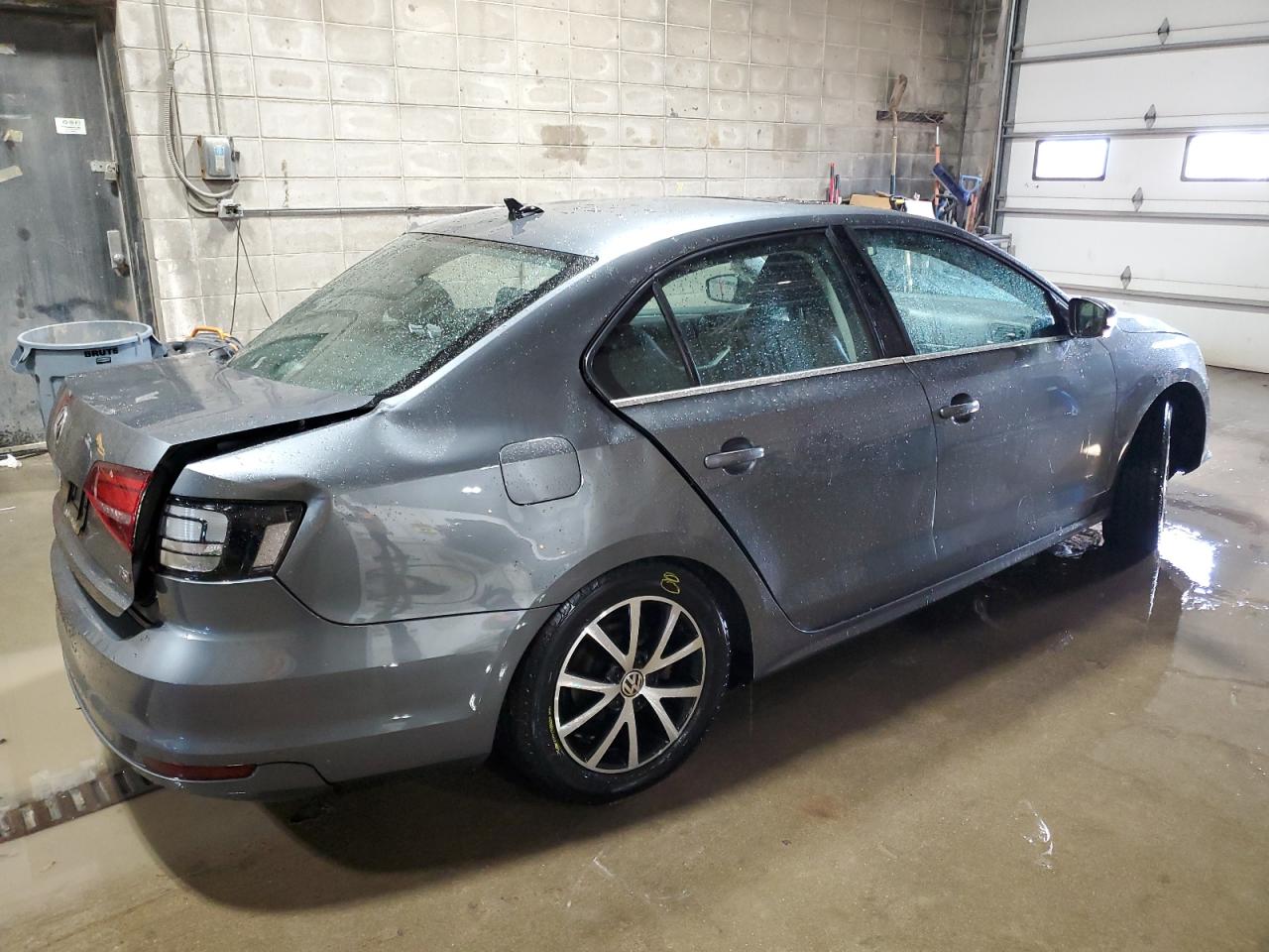 2017 Volkswagen Jetta - Image 3