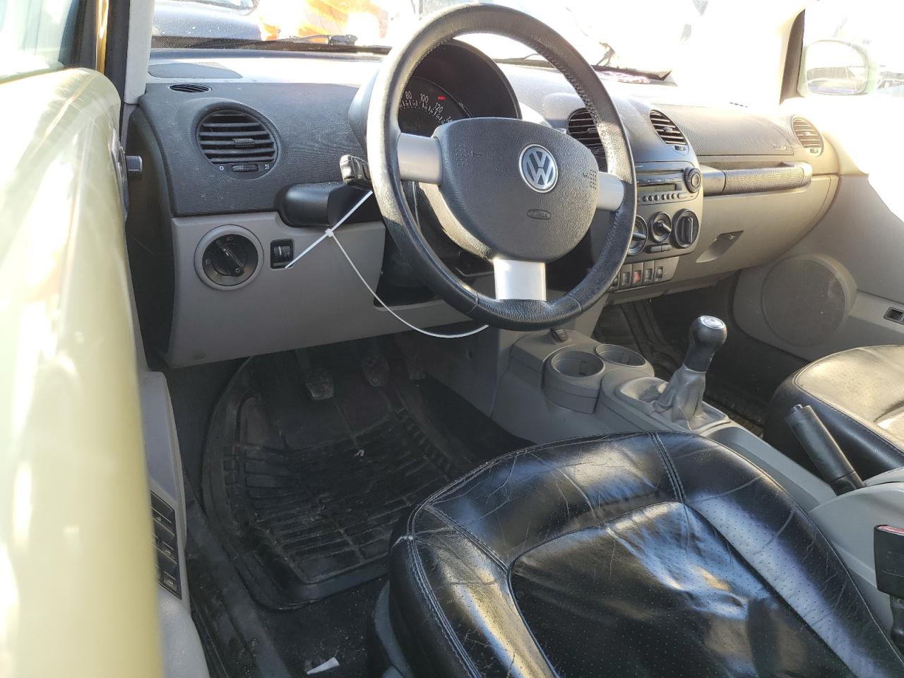 2004 Volkswagen Beetle - Image 8