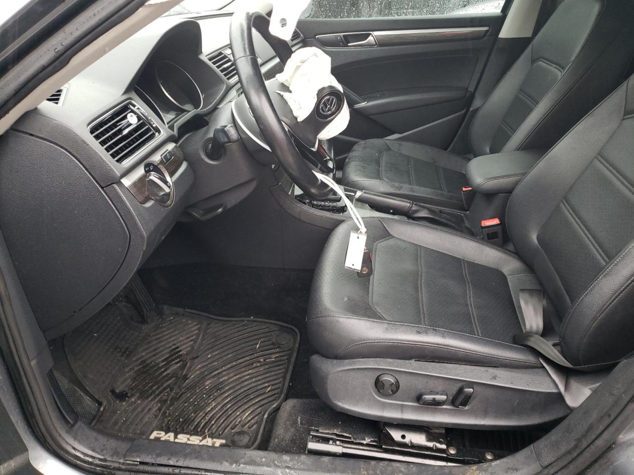 2017 Volkswagen Passat - Image 7