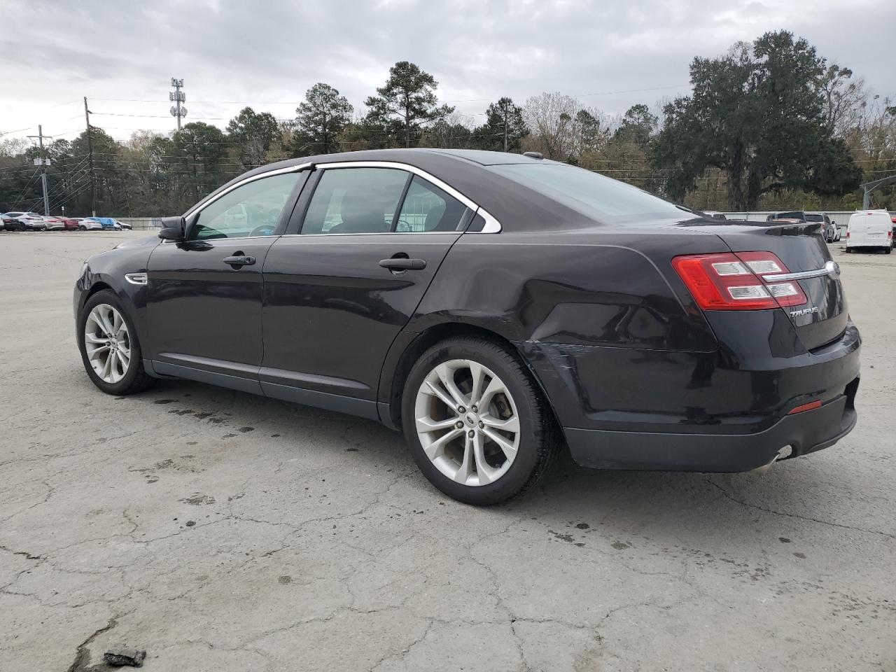 2013 Ford Taurus - Image 2