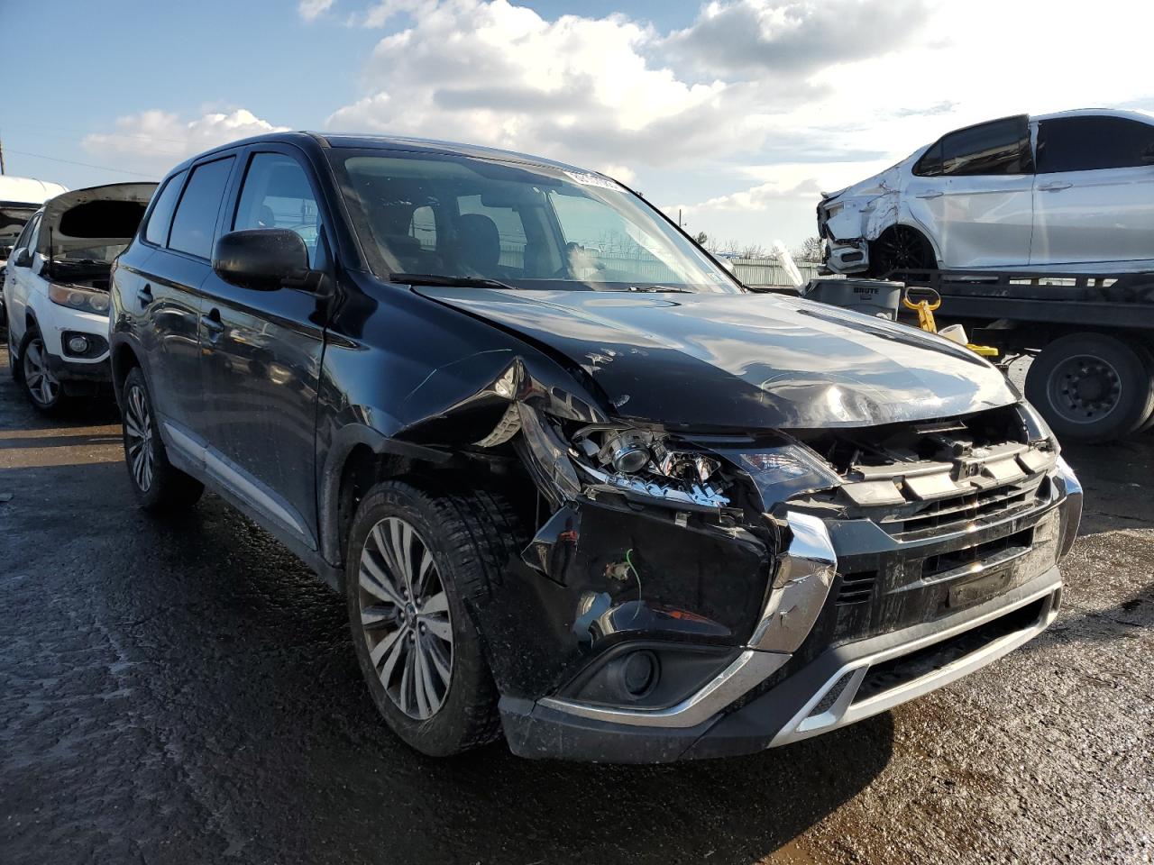 2019 Mitsubishi Outlander - Image 4