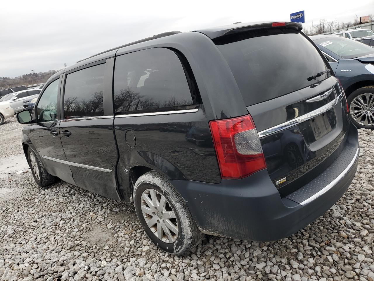 2014 Chrysler Town & Country - Image 2