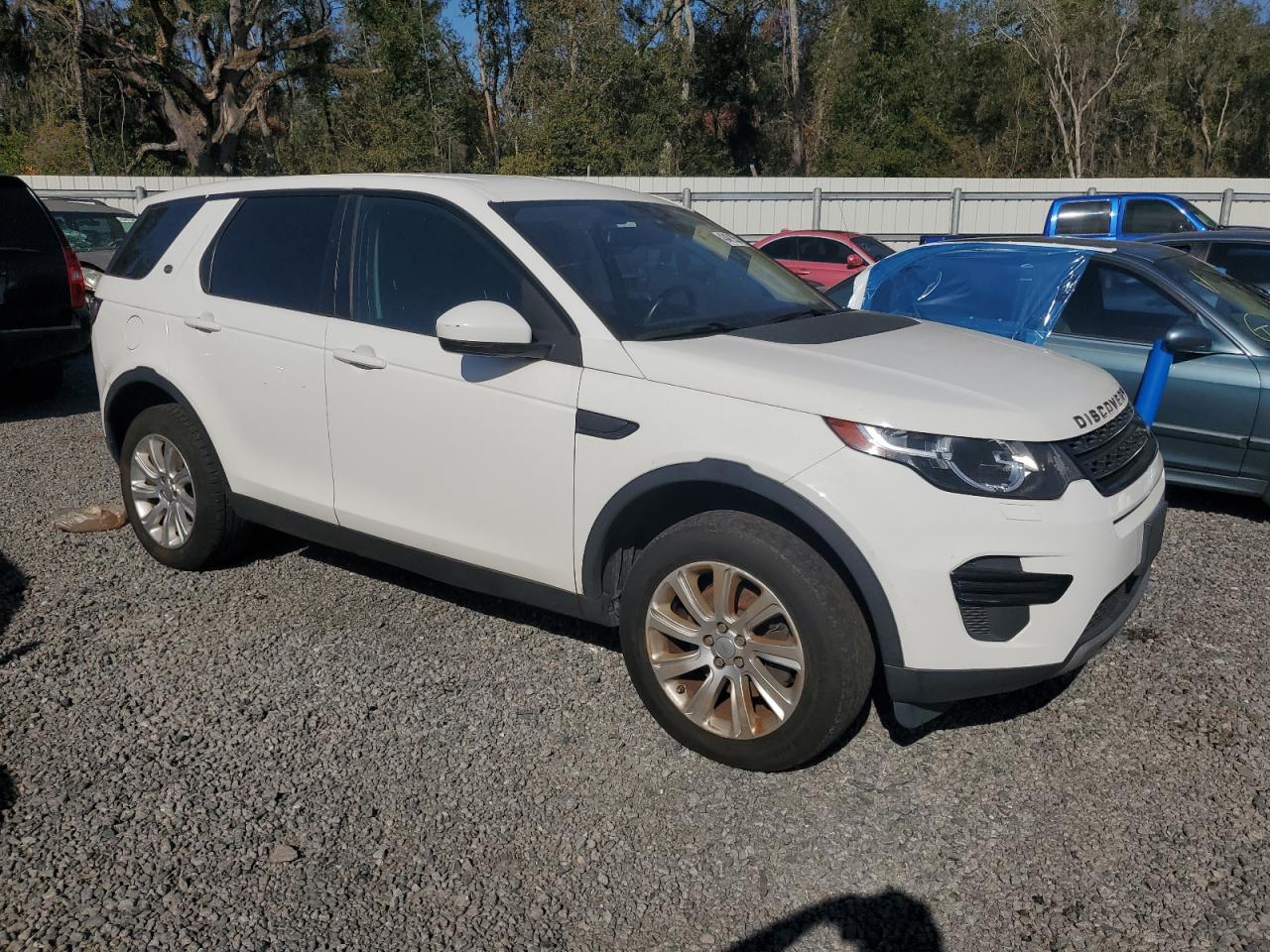 2017 Land Rover Discovery - Image 4