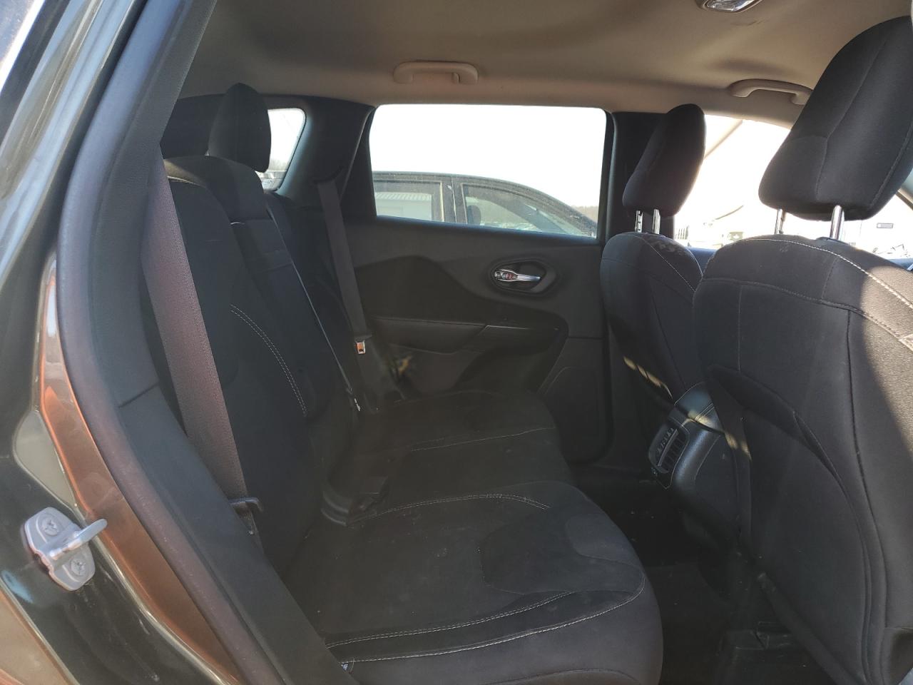 2015 Jeep Grand Cherokee - Image 11