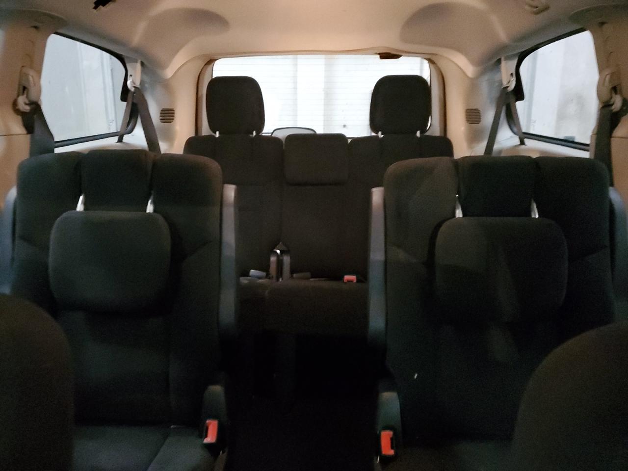2015 Dodge Caravan - Image 10