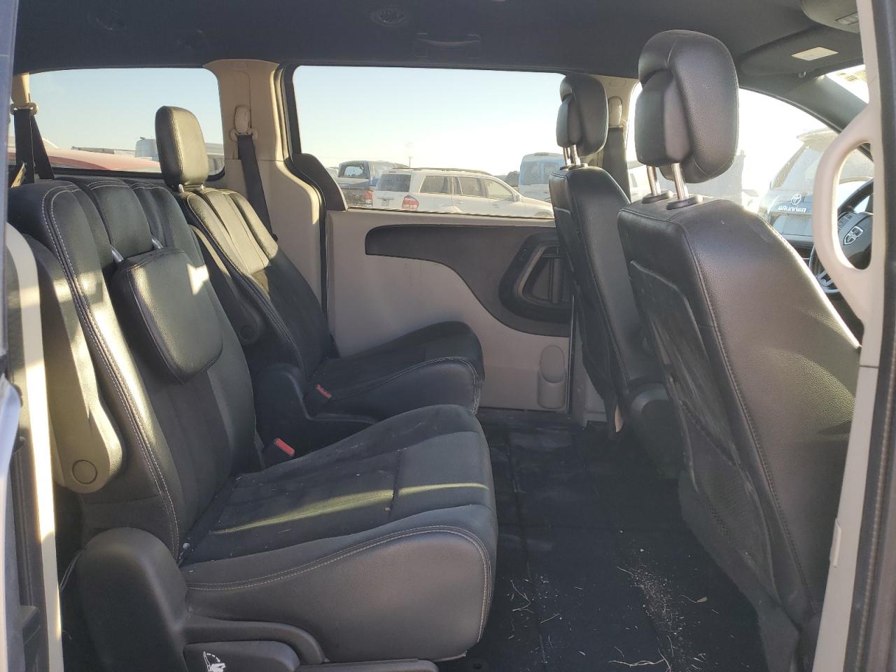 2019 Dodge Caravan - Image 11