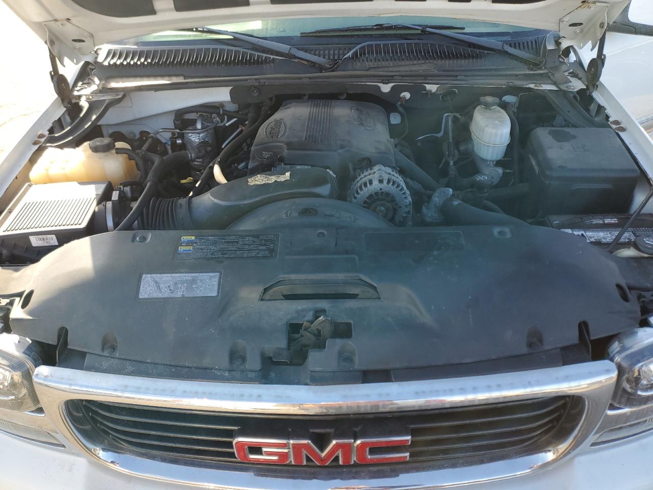 2004 GMC Yukon - Image 12
