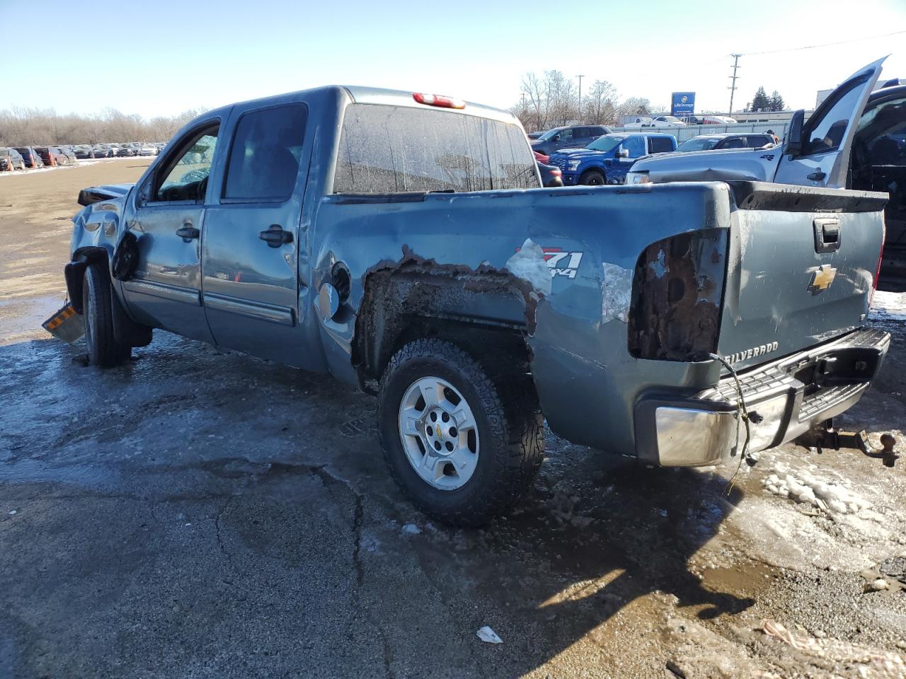 2009 Chevrolet Silverado - Image 2