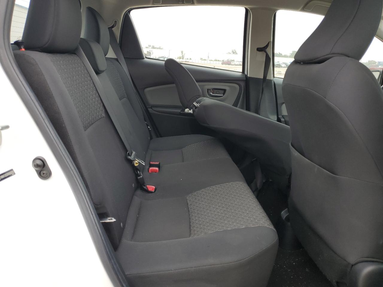 2017 Toyota Yaris - Image 10