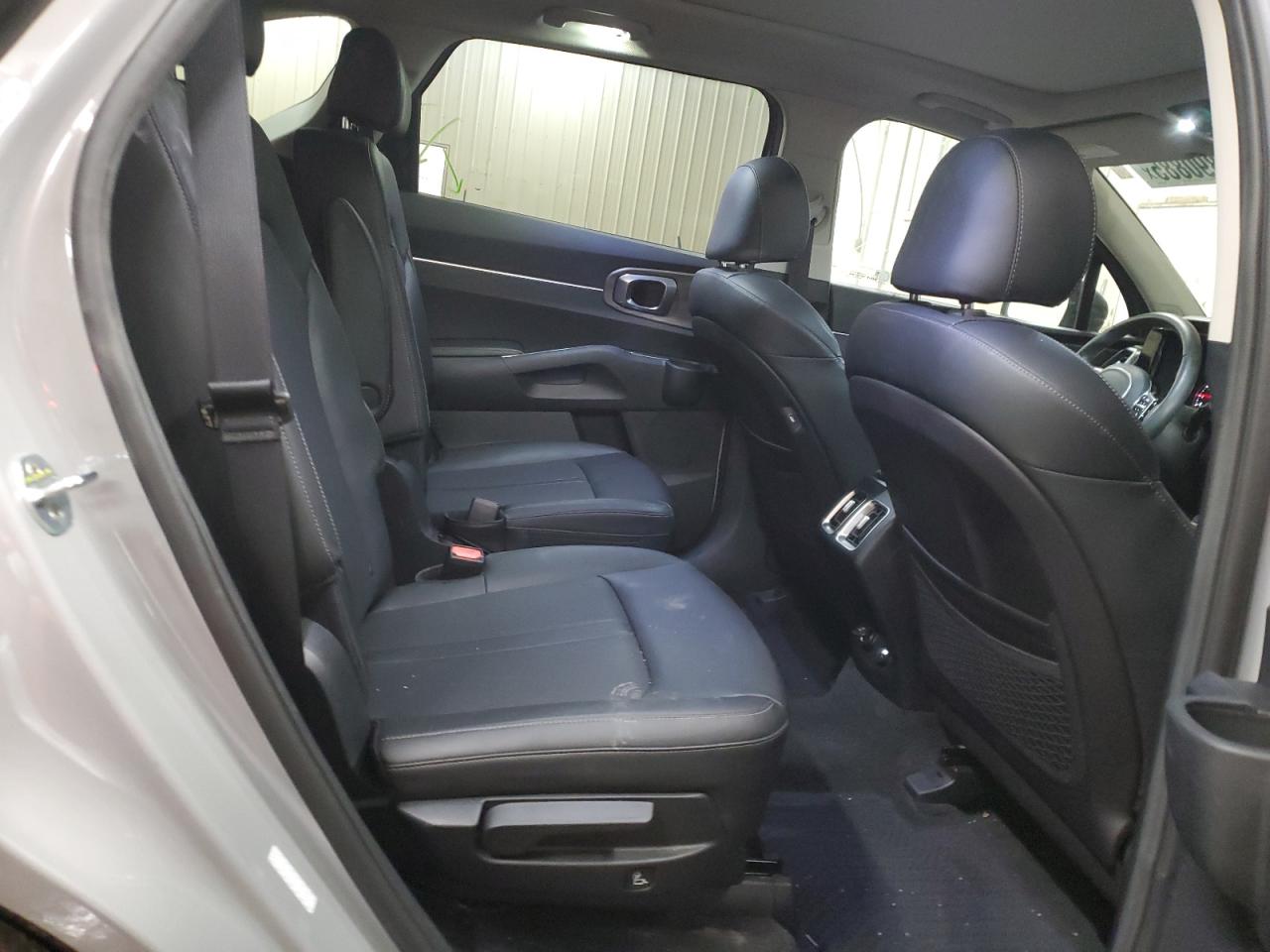 2022 Kia Sorento - Image 11