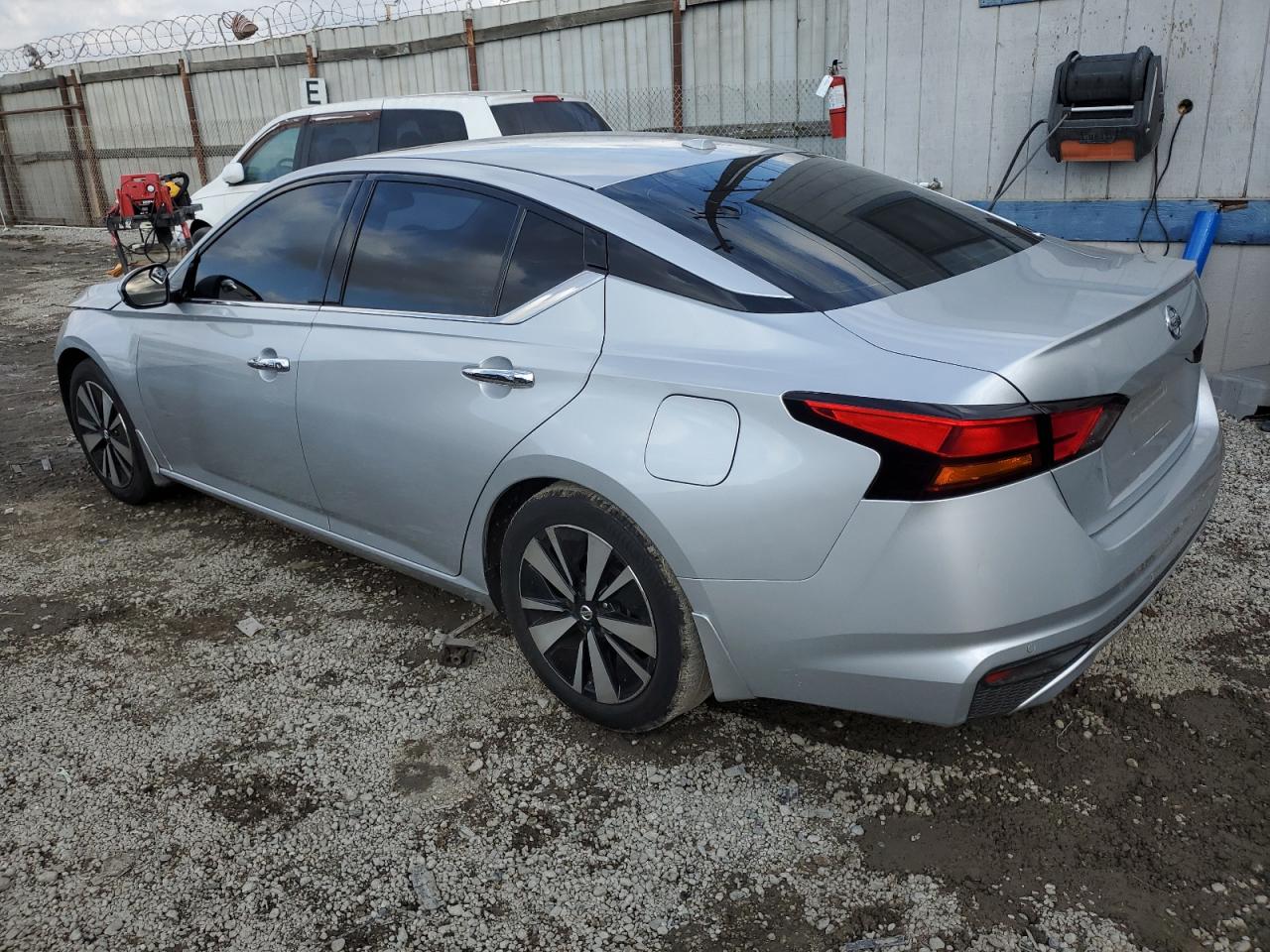 2019 Nissan Altima - Image 2
