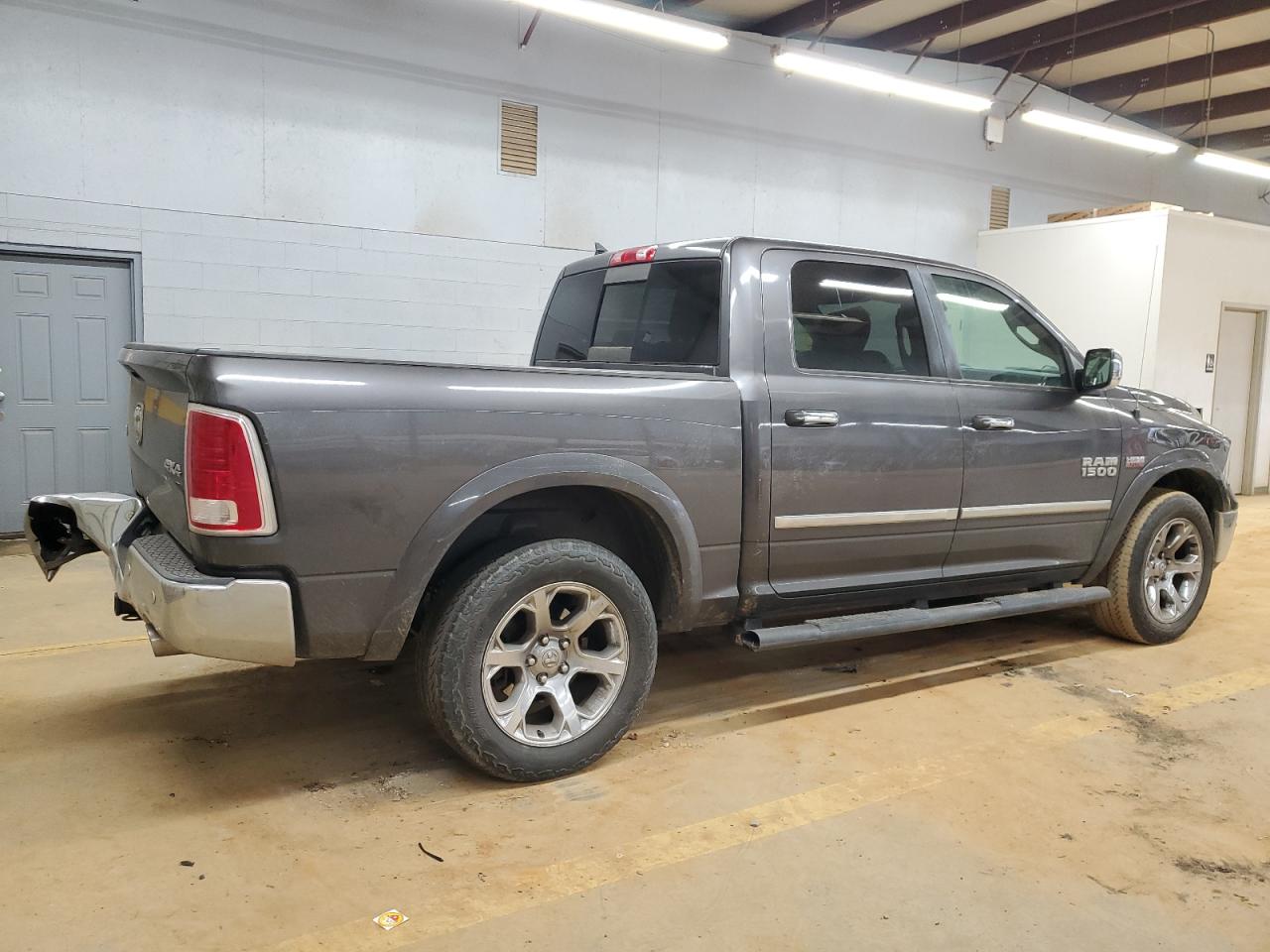 2015 RAM 1500 - Image 3