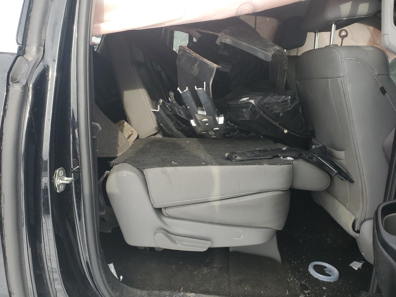 2017 Chevrolet Suburban - Image 12