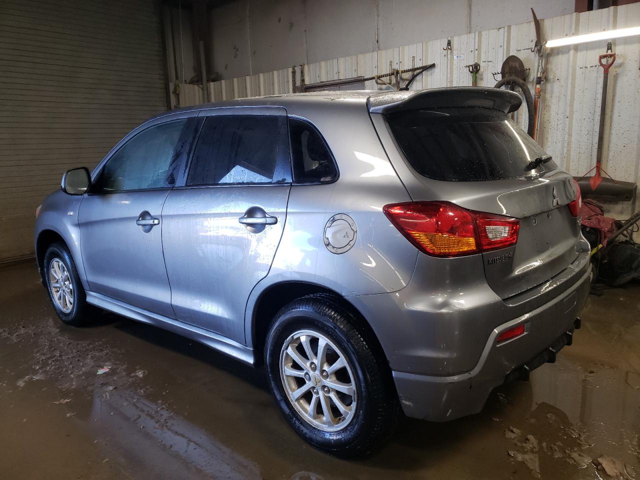 2011 Mitsubishi Outlander - Image 2