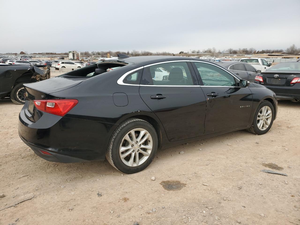 2017 Chevrolet Malibu - Image 3