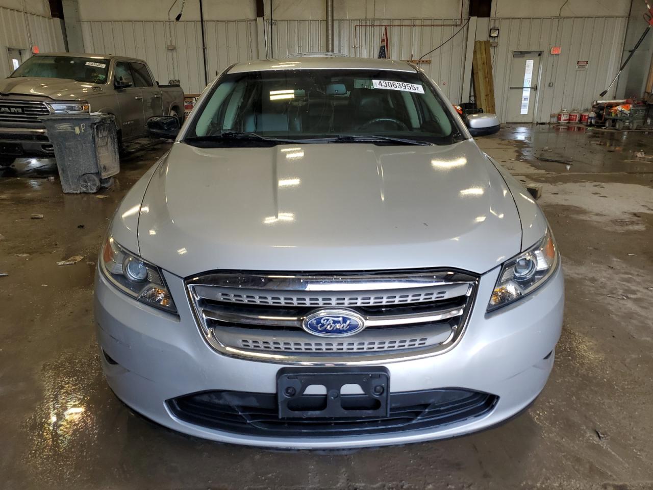 2011 Ford Taurus - Image 5