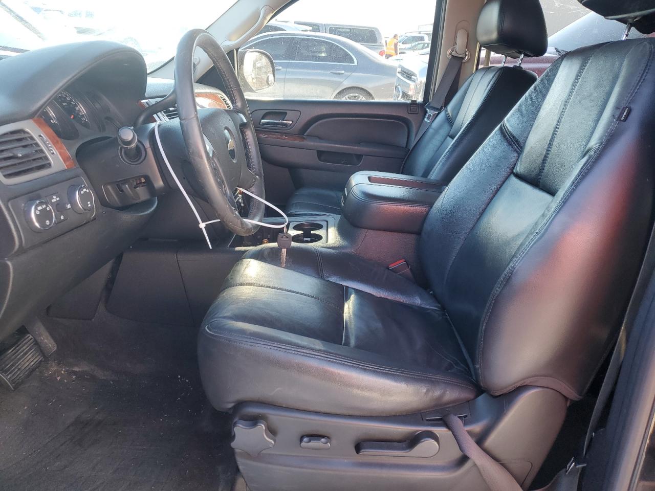2010 Chevrolet Avalanche - Image 7
