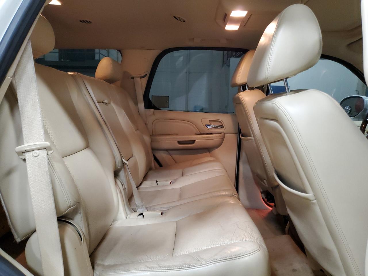 2008 Cadillac Escalade - Image 12
