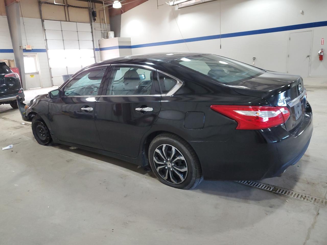 2017 Nissan Altima - Image 2