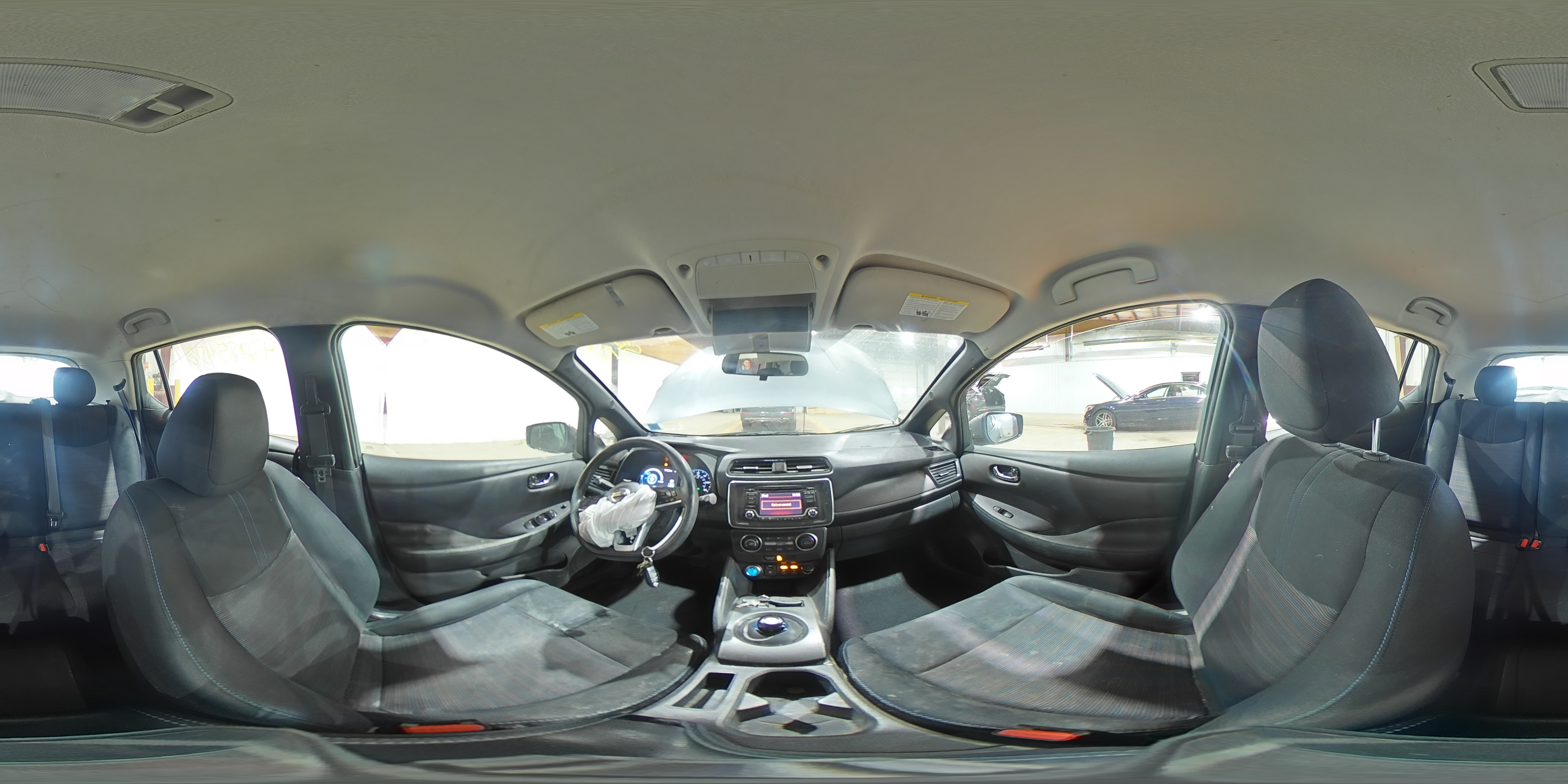 2018 Nissan Leaf - Image 14