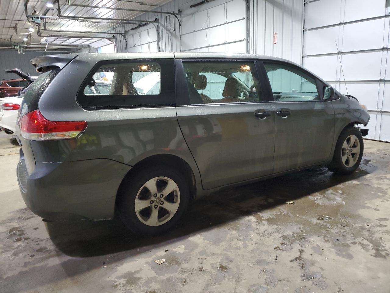 2012 Toyota Sienna - Image 3
