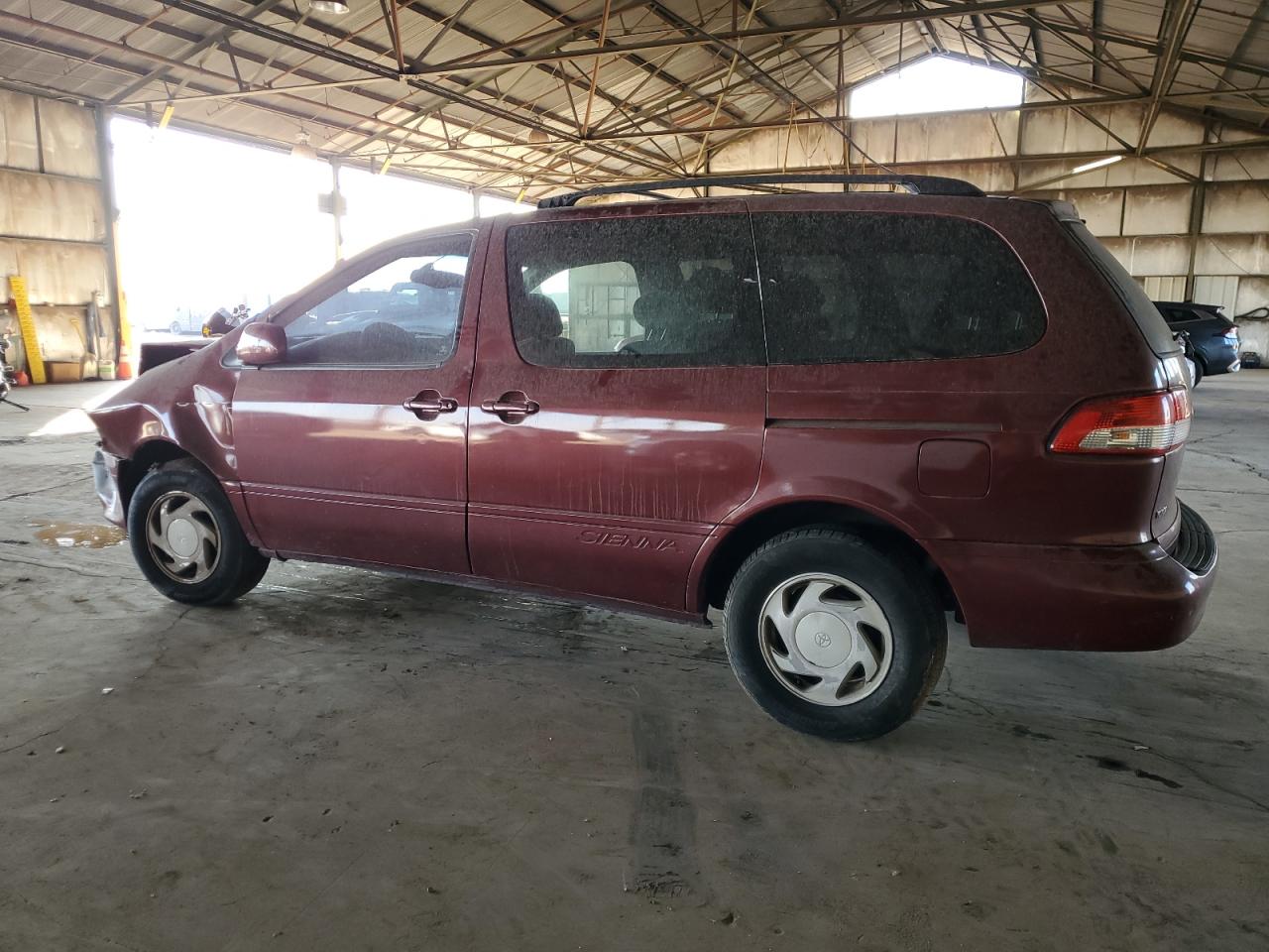 2003 Toyota Sienna - Image 2