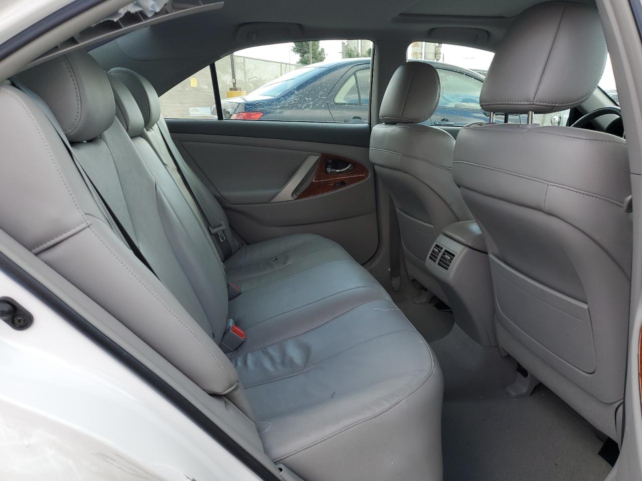 2010 Toyota Camry - Image 11