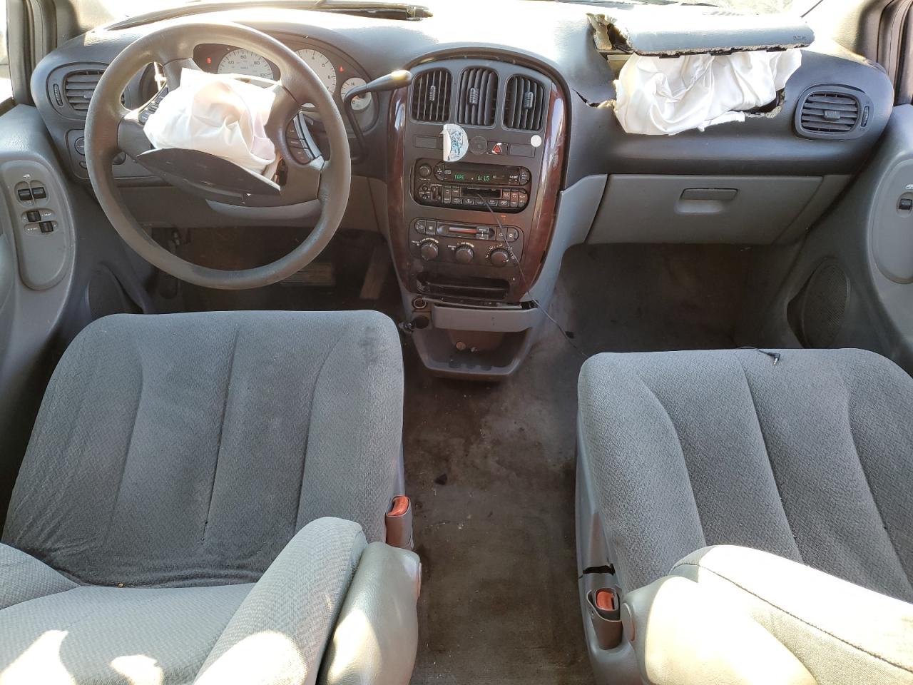 2004 Chrysler Town & Country - Image 8